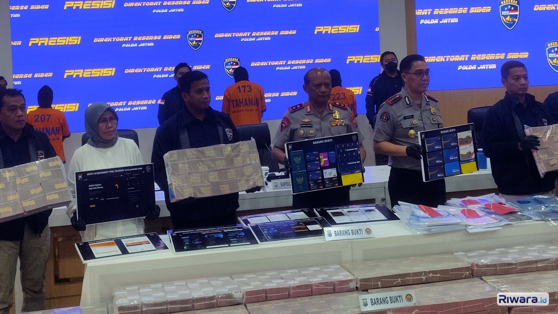 Kapolda Jatim Irjen Pol Nanang Avianto merilis hasil tangkapan kasus penipuan internasional